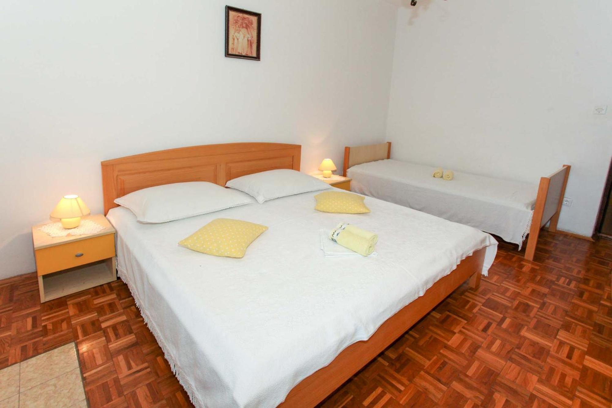 Apartmani Mila Pag Town Dış mekan fotoğraf